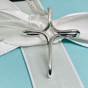 Authentic Tiffany . Elsa Peretti LARGE  Infinity Cross Pendant Necklace box